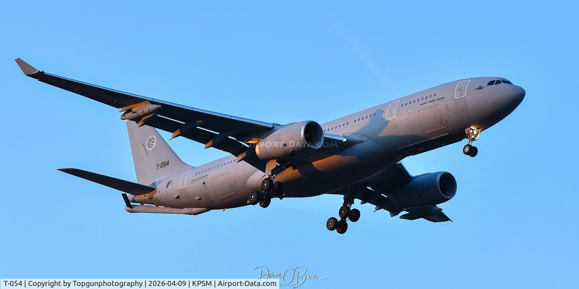 T-054, 2017 Airbus A330-243 MRTT C/N 1830, NATO tanker landing RW16