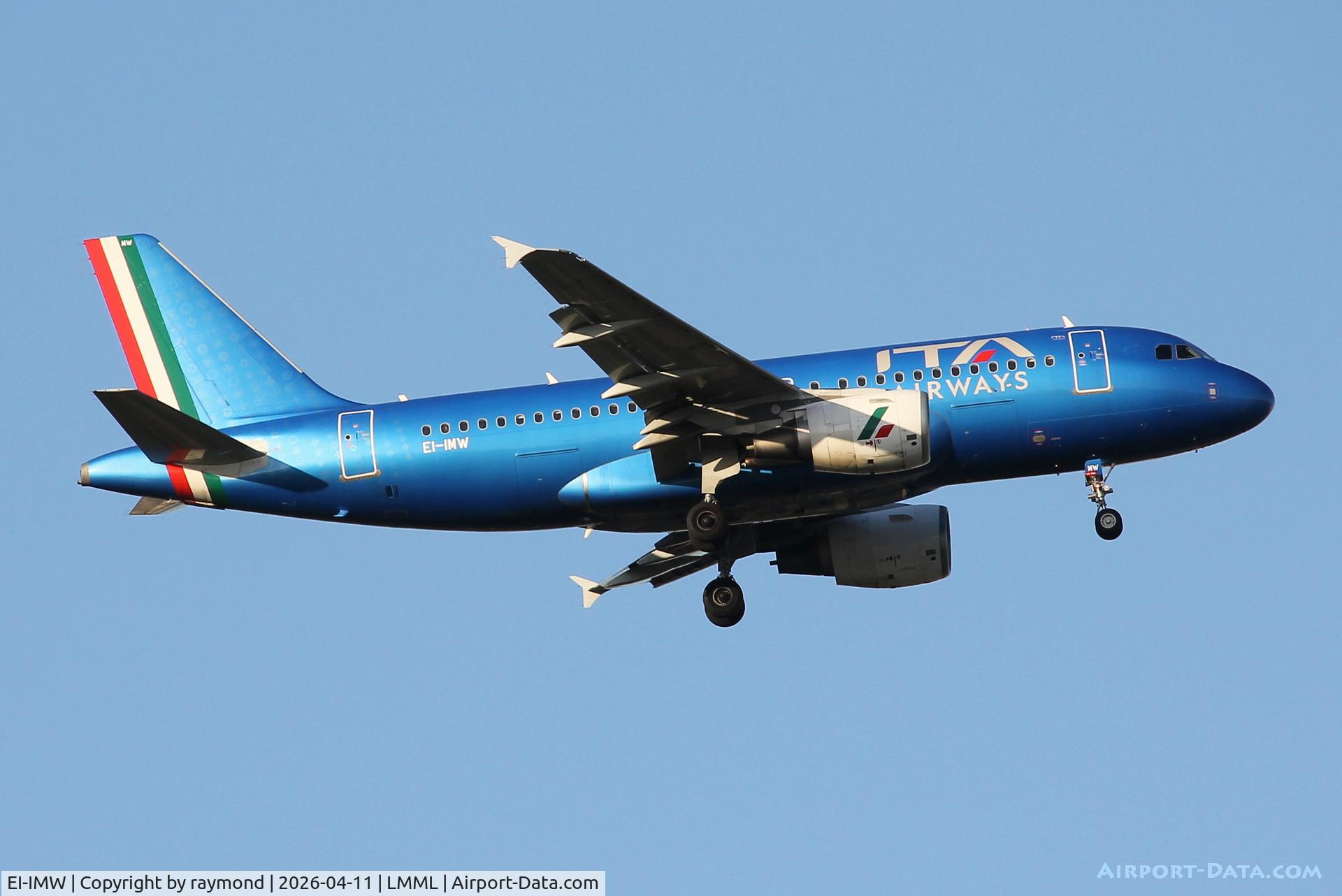 EI-IMW, 2012 Airbus A319-111 C/N 5383, ITA Airbus A319-111 reg EI-IMW on short finals for RW13 Malta.