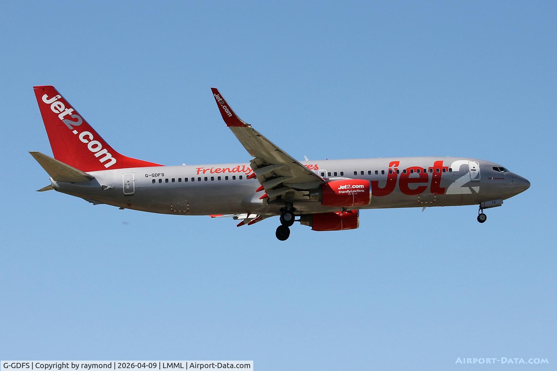 G-GDFS, 2001 Boeing 737-86N C/N 32243, Jet2Com Boeing 737-86N reg G-GDFS approaching RW31 in Malta.