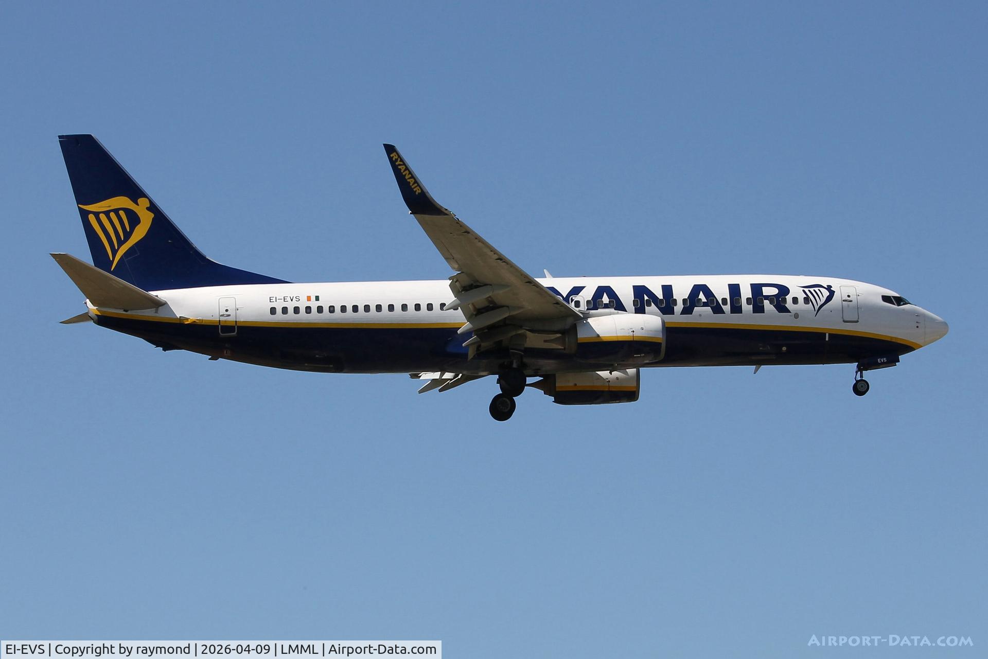 EI-EVS, 2012 Boeing 737-8AS C/N 40313, Ryanair Boeing 737-8AS reg EI-EVS landing in Malta RW31.