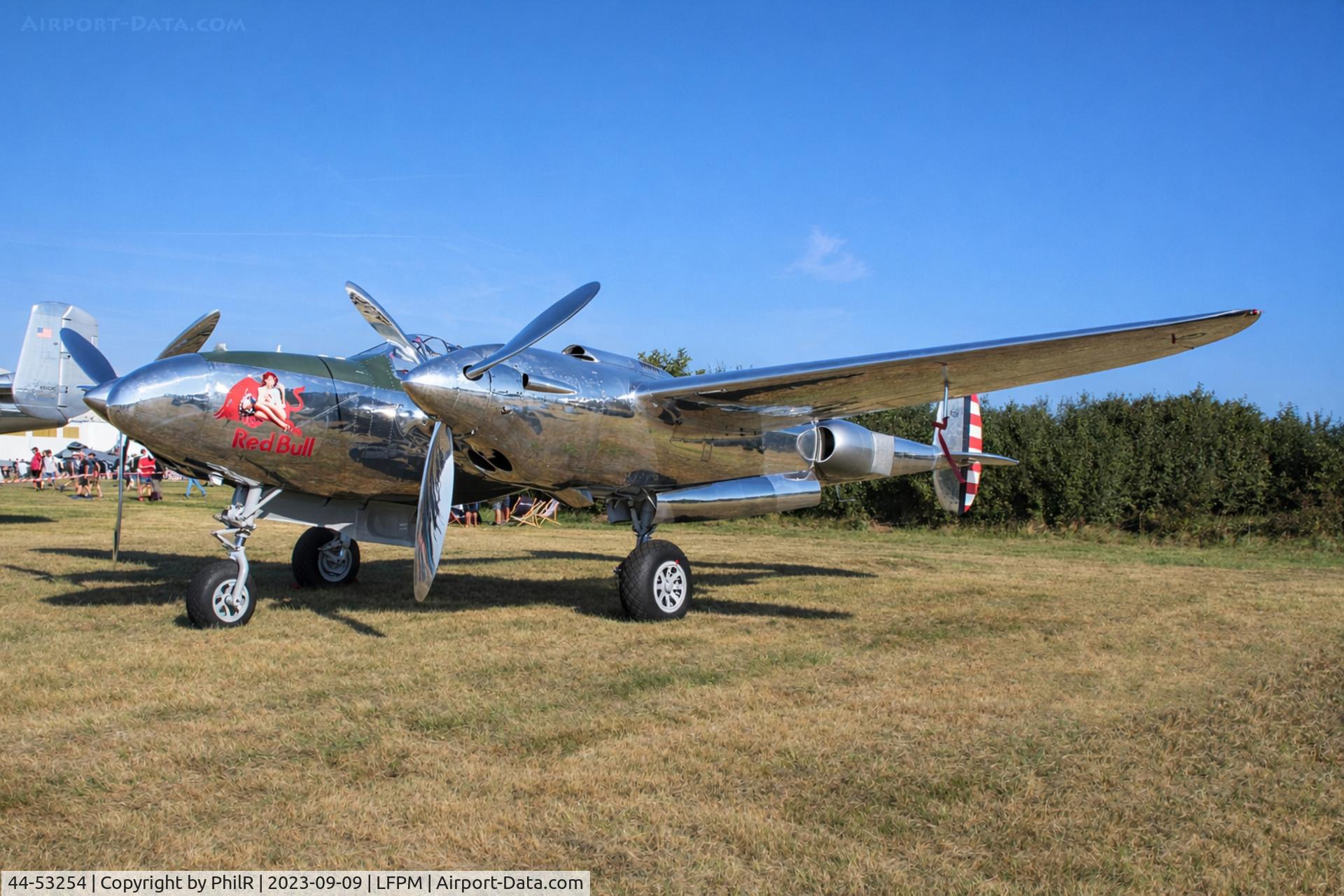 42-67543, 1943 Lockheed P-38J Lightning C/N 2054, 44-53254 (N25Y) 1944 Lockheed P-38L Lightning Air Legend Melun-Villaroche 
