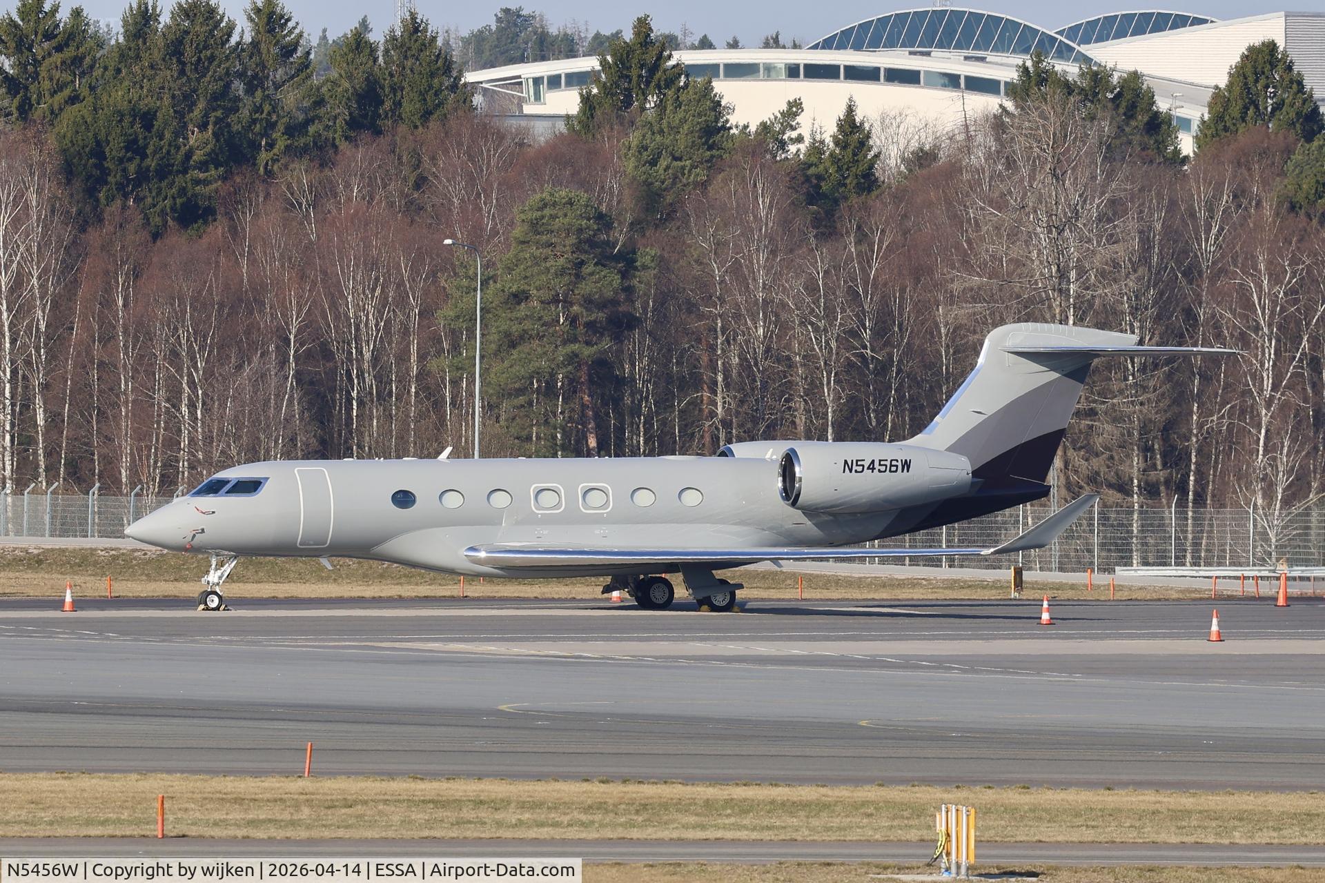 N5456W, 2022 Gulfstream GVII-G600 C/N 73107, Ramp M