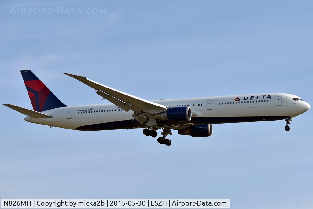 N826MH, 1999 Boeing 767-432/ER C/N 29713, Landing