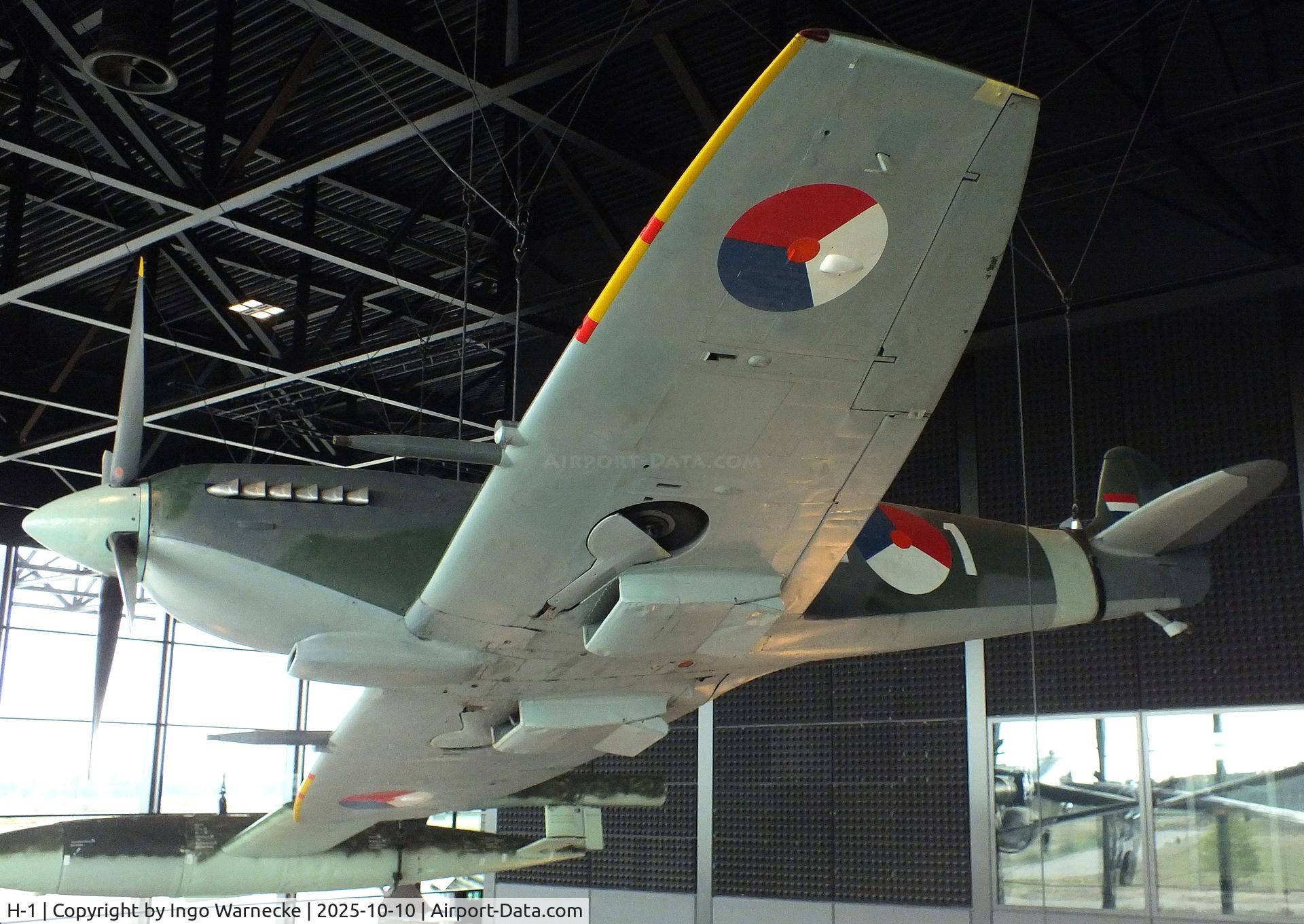 H-1, 1943 Supermarine Spitfire LF.IXc C/N 907, Supermarine Spitfire LF IXc at the Nationaal Militair Museum / National Military Museum, Soesterberg