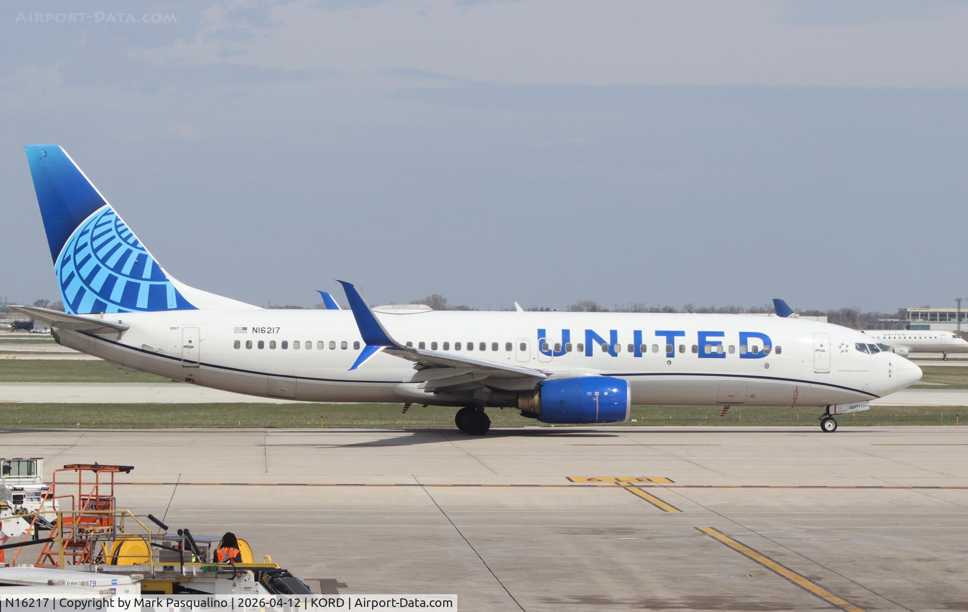 N16217, 1998 Boeing 737-824 C/N 28777, Boeing 737-824