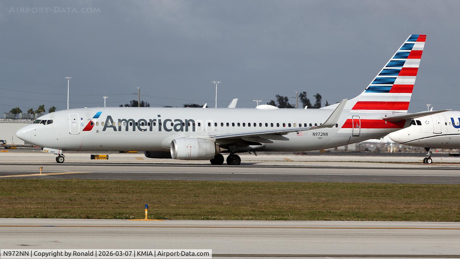 N972NN, 2015 Boeing 737-823 C/N 33334, at mia