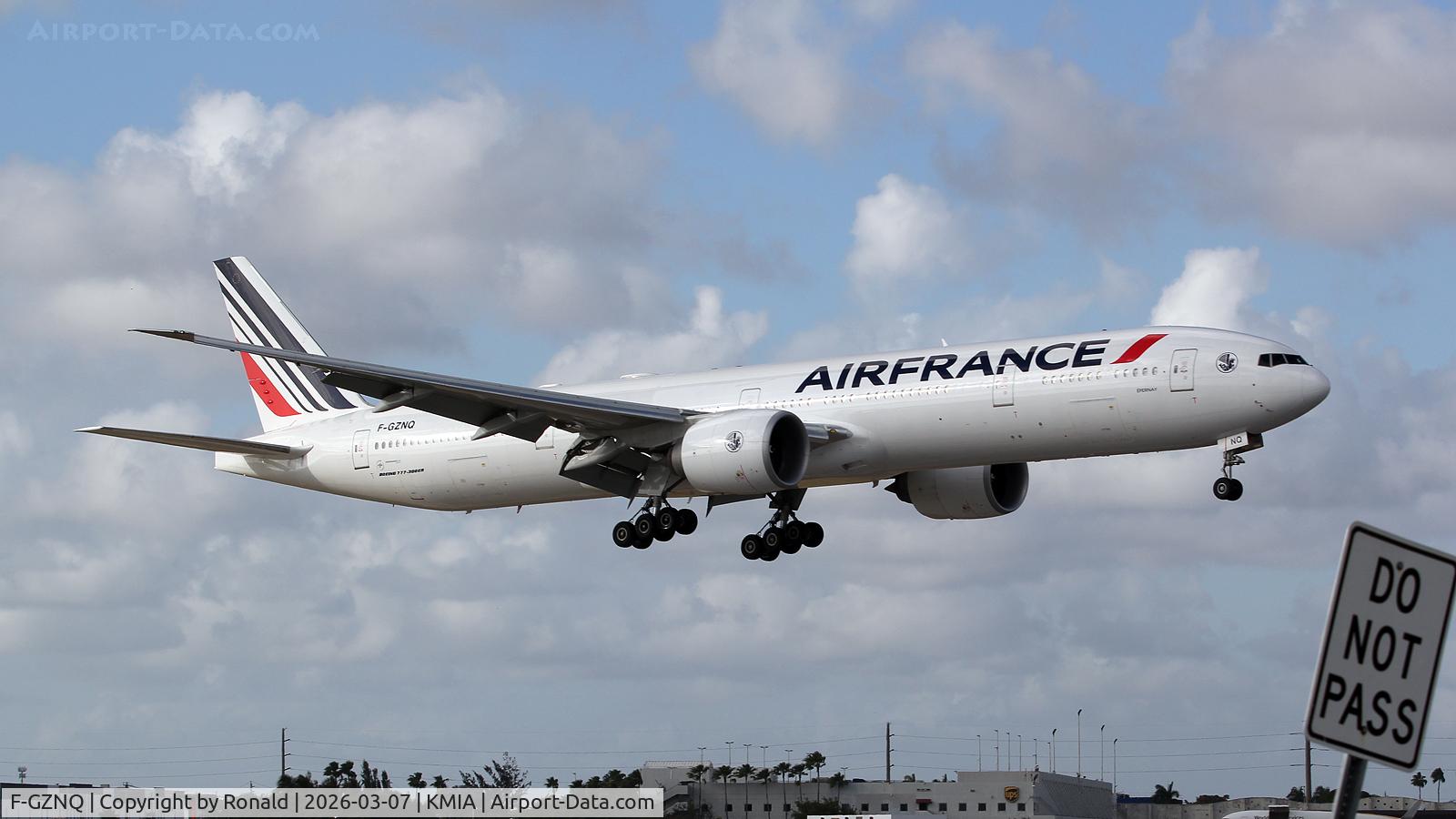 F-GZNQ, 2015 Boeing 777-328/ER C/N 40064, at mia