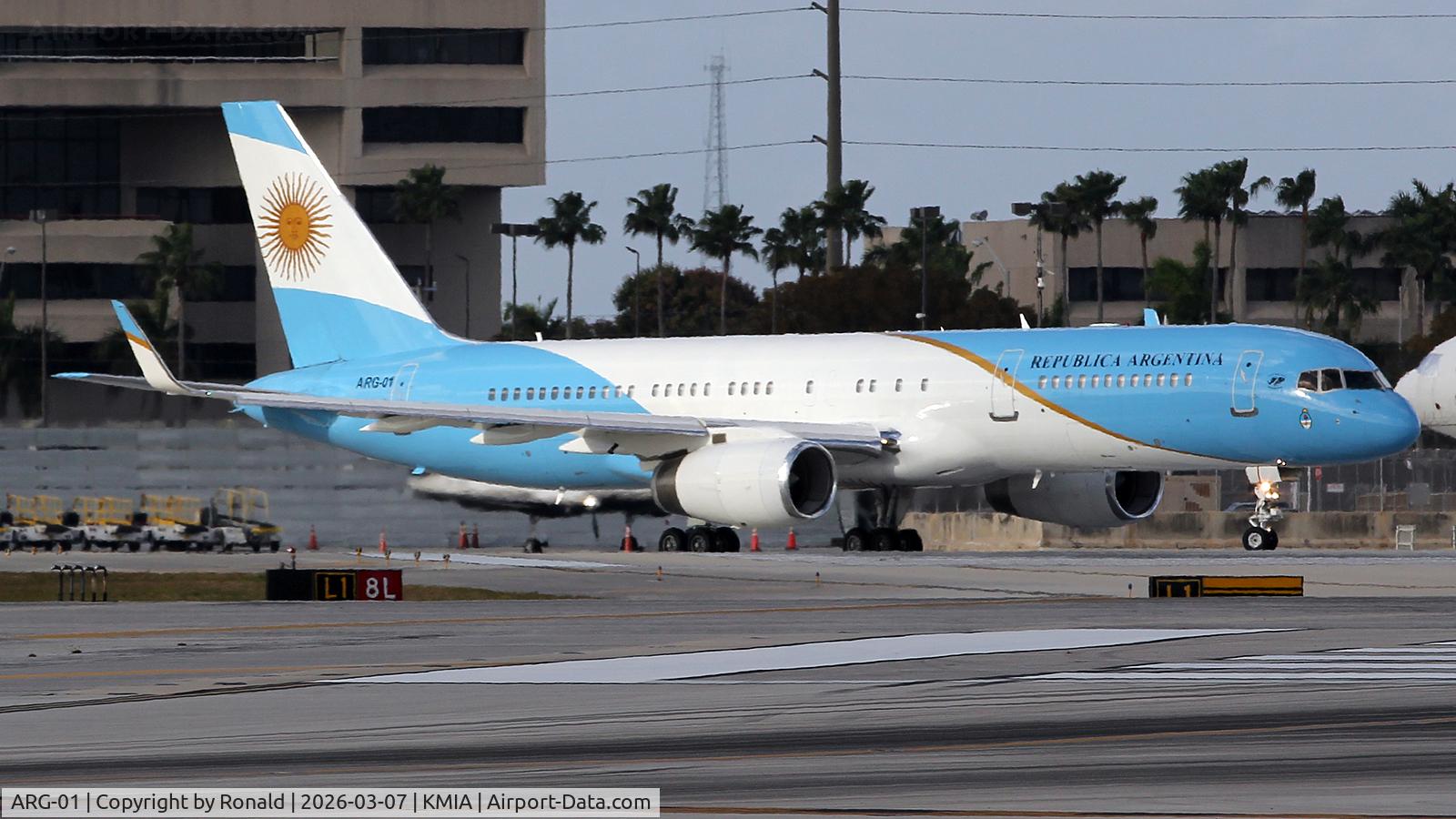 ARG-01, 2000 Boeing 757-256 C/N 29306, at mia