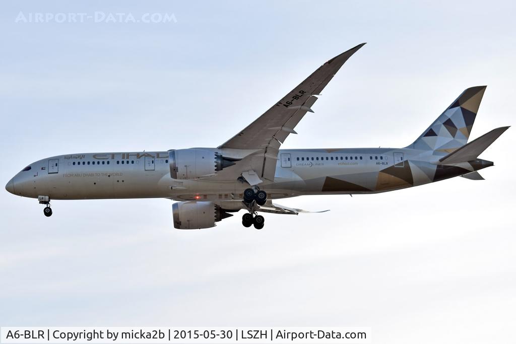 A6-BLR, 2017 Boeing 787-9 Dreamliner Dreamliner C/N 39663, Landing