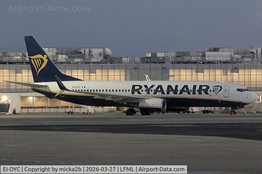EI-DYC, 2008 Boeing 737-8AS C/N 36567, Parked