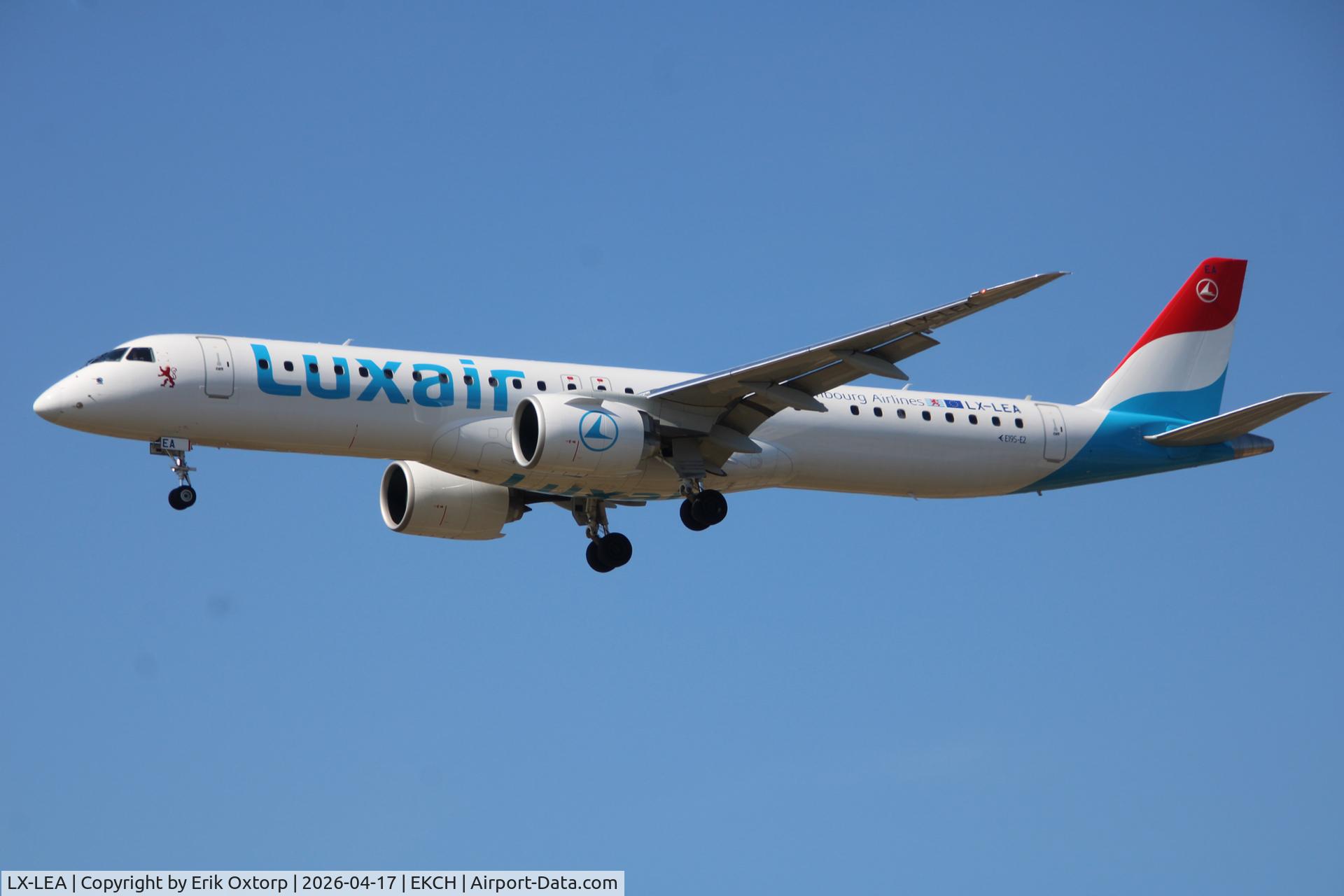 LX-LEA, Embraer ERJ-190-400STD C/N 19020199, LX-LEA landing rw 22L