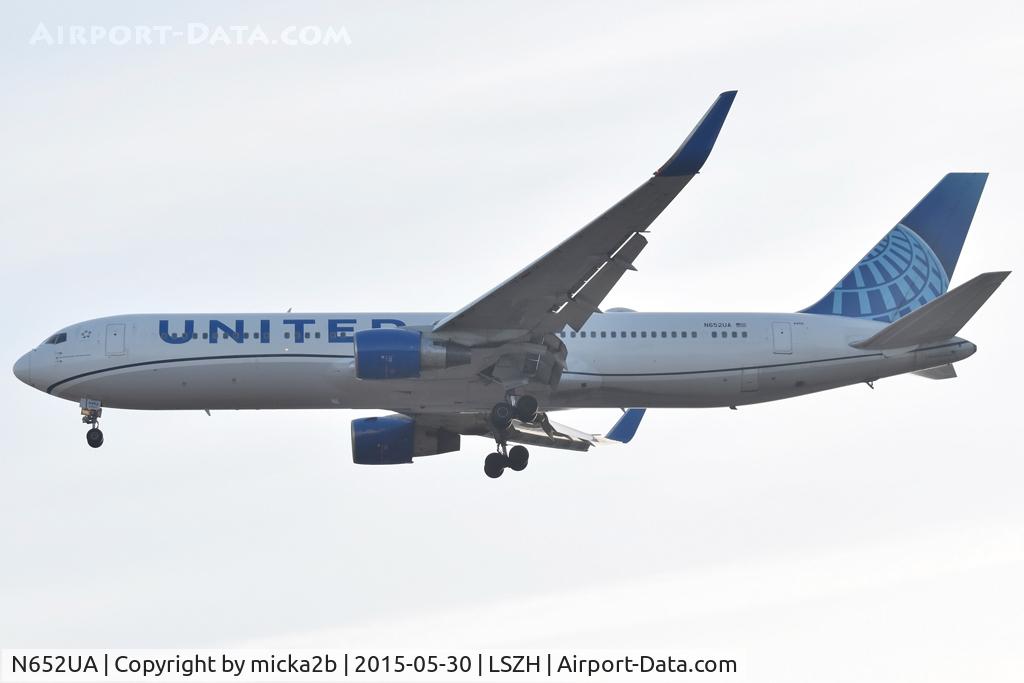 N652UA, 1992 Boeing 767-322 C/N 25390, Landing