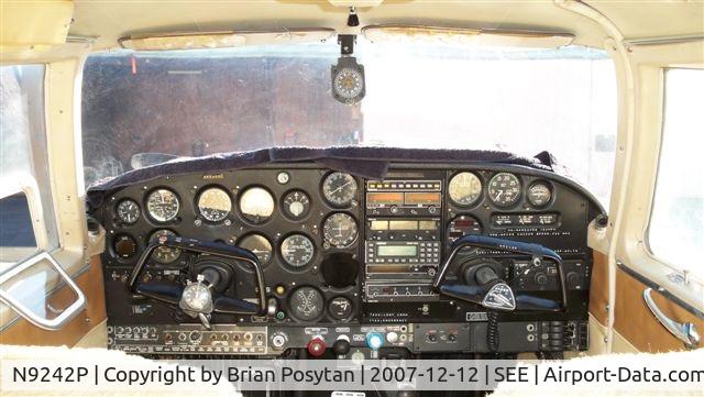 N9242P, 1967 Piper PA-24-260 C/N 24-4741, cock pit