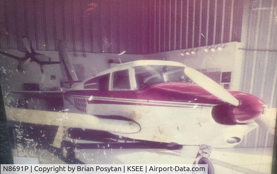 N8691P, 1965 Piper PA-24-260 C/N 24-4139, PICTURE IN HANGER