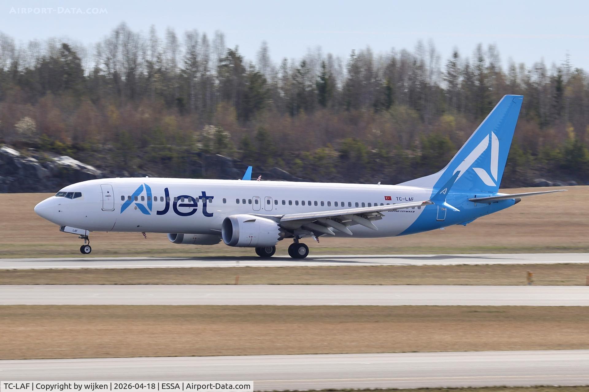 TC-LAF, 2022 Boeing 737-8-MAX C/N 65741, Rwy 01R