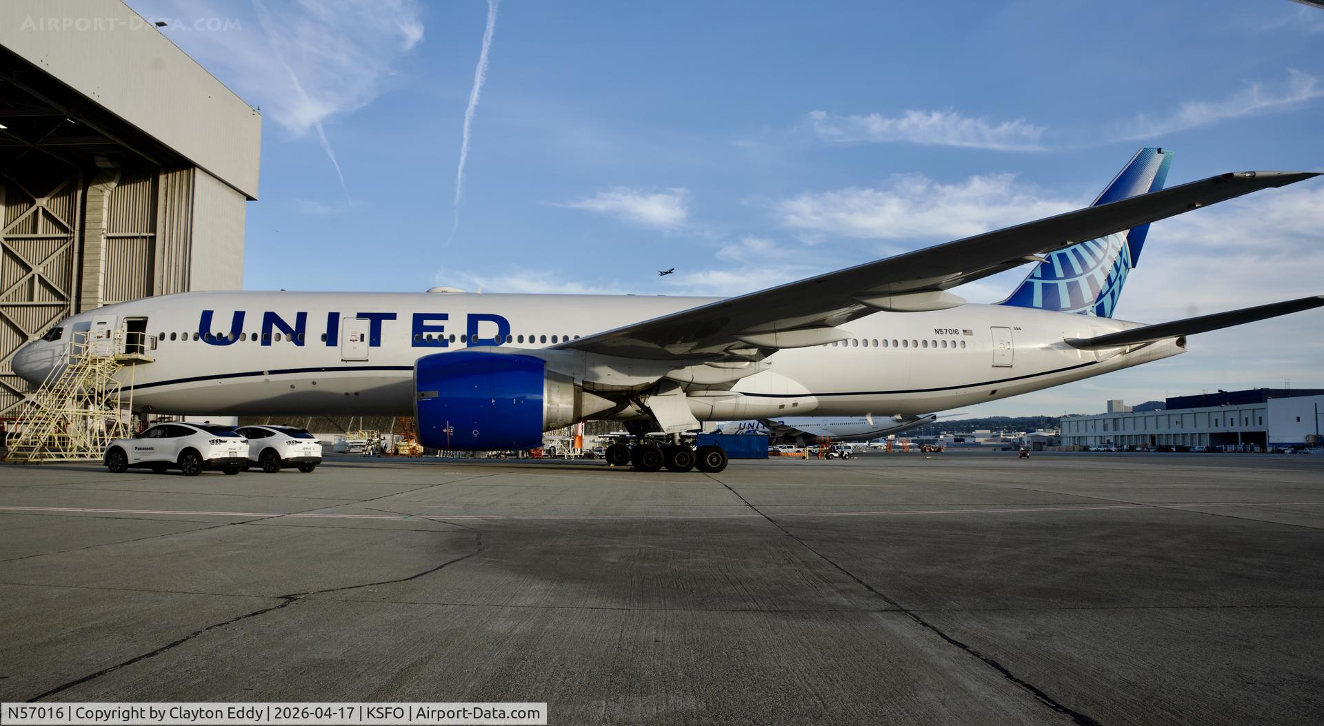 N57016, 2000 Boeing 777-224 C/N 28679, SFO 2026