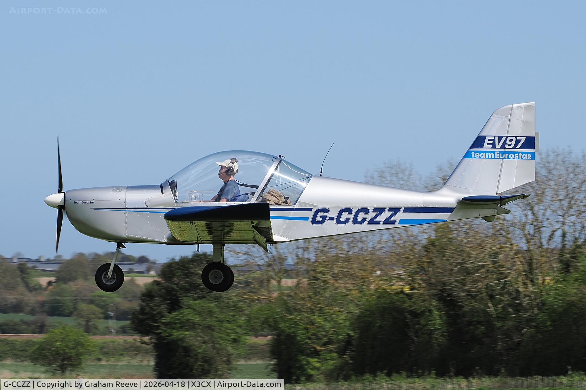 G-CCZZ, 2004 Aerotechnik EV-97 Eurostar C/N PFA 315-14158, Landing at Northrepps.