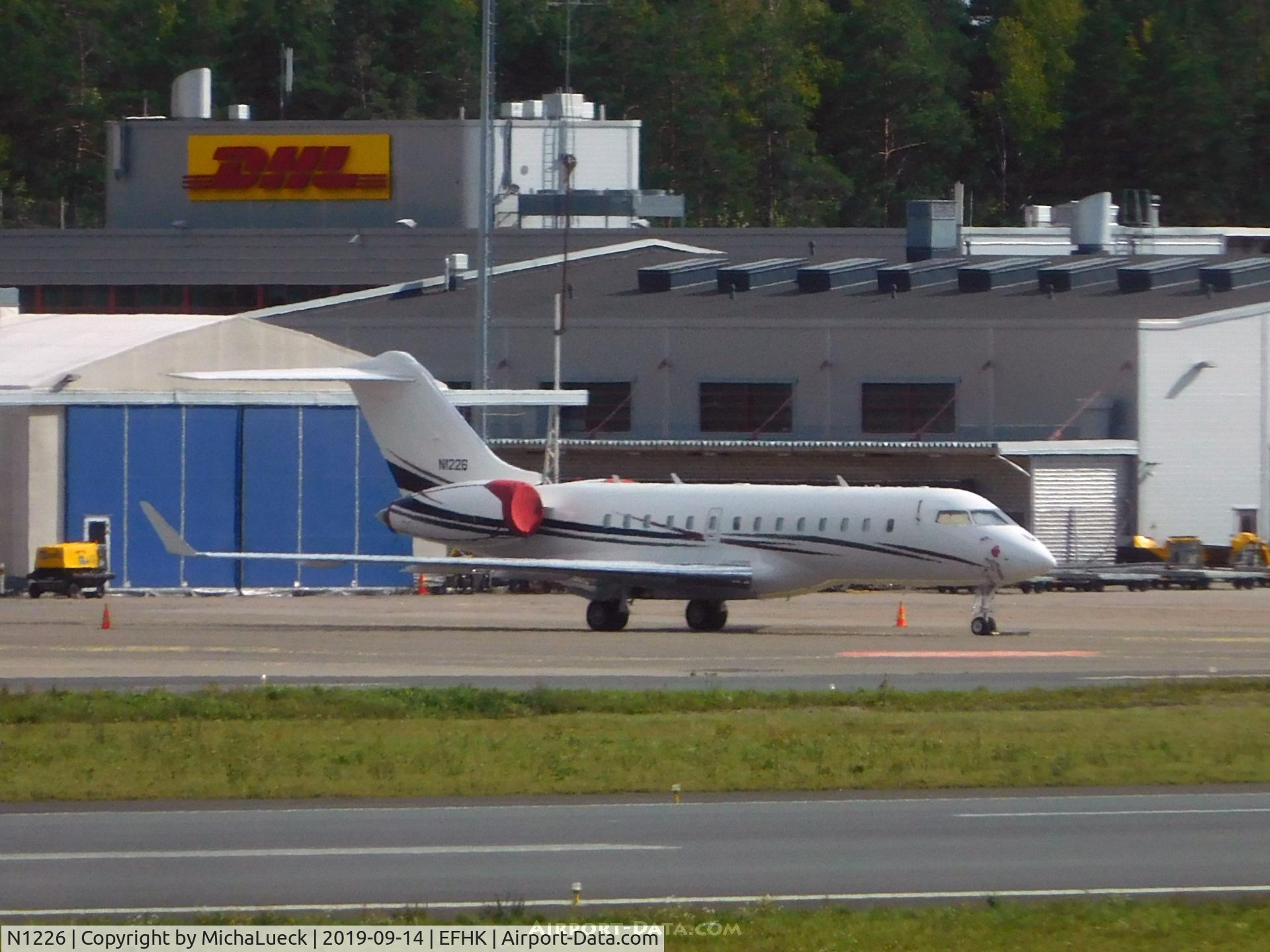 N1226, Bombardier BD-700-1A11 Global 5000 C/N 9737, At Vantaa