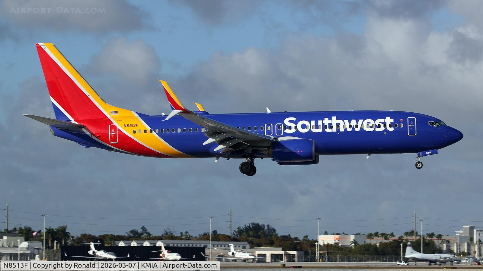 N8513F, 2016 Boeing 737-8H4 C/N 36976, at mia
