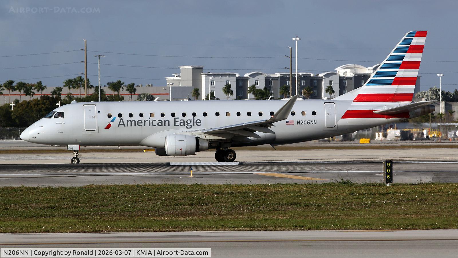 N206NN, 2015 Embraer 175LR (ERJ-170-200LR) C/N 17000489, at mia