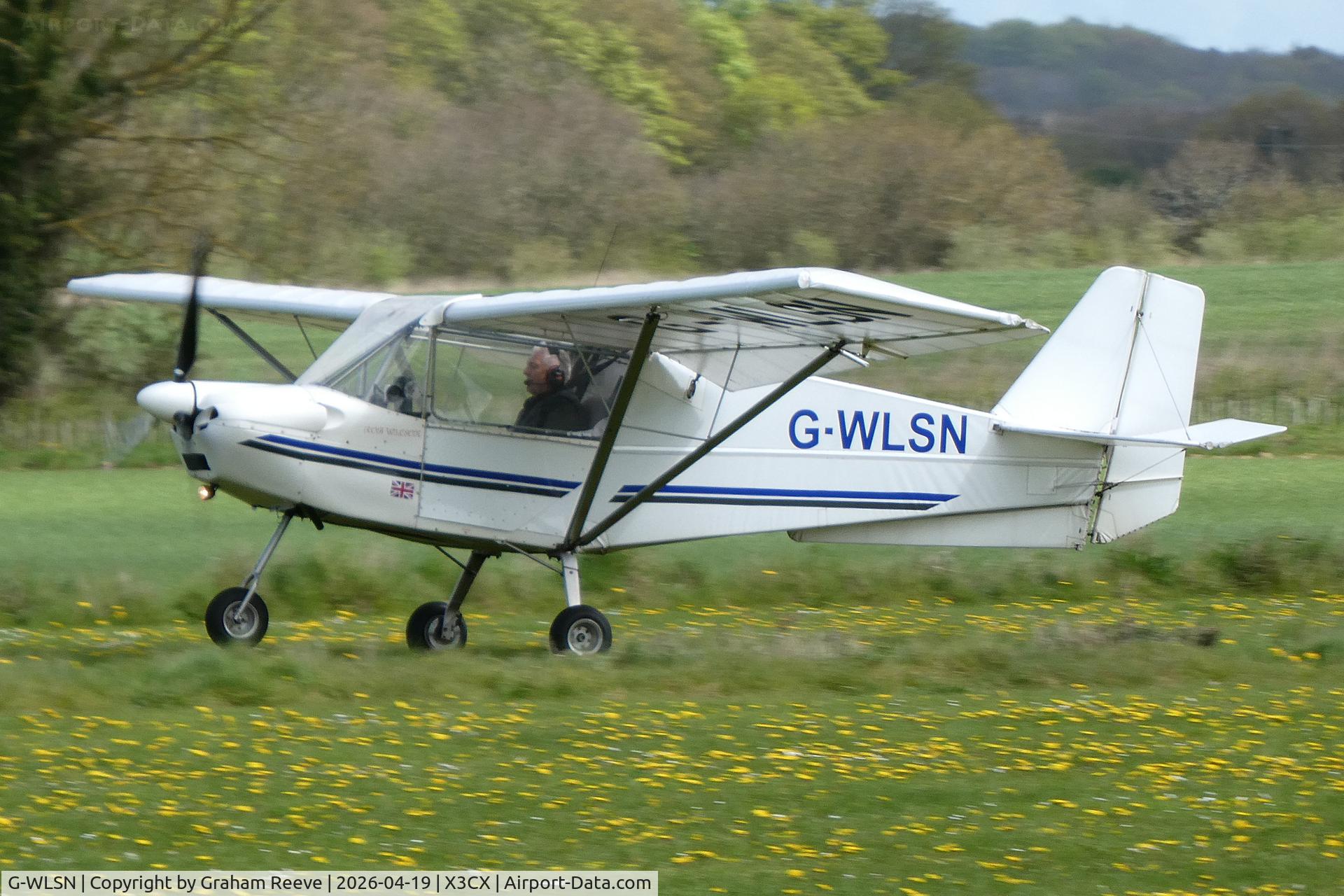 G-WLSN, 2005 Skyranger 912S(1) C/N BMAA/HB/474, Landing at Northrepps.