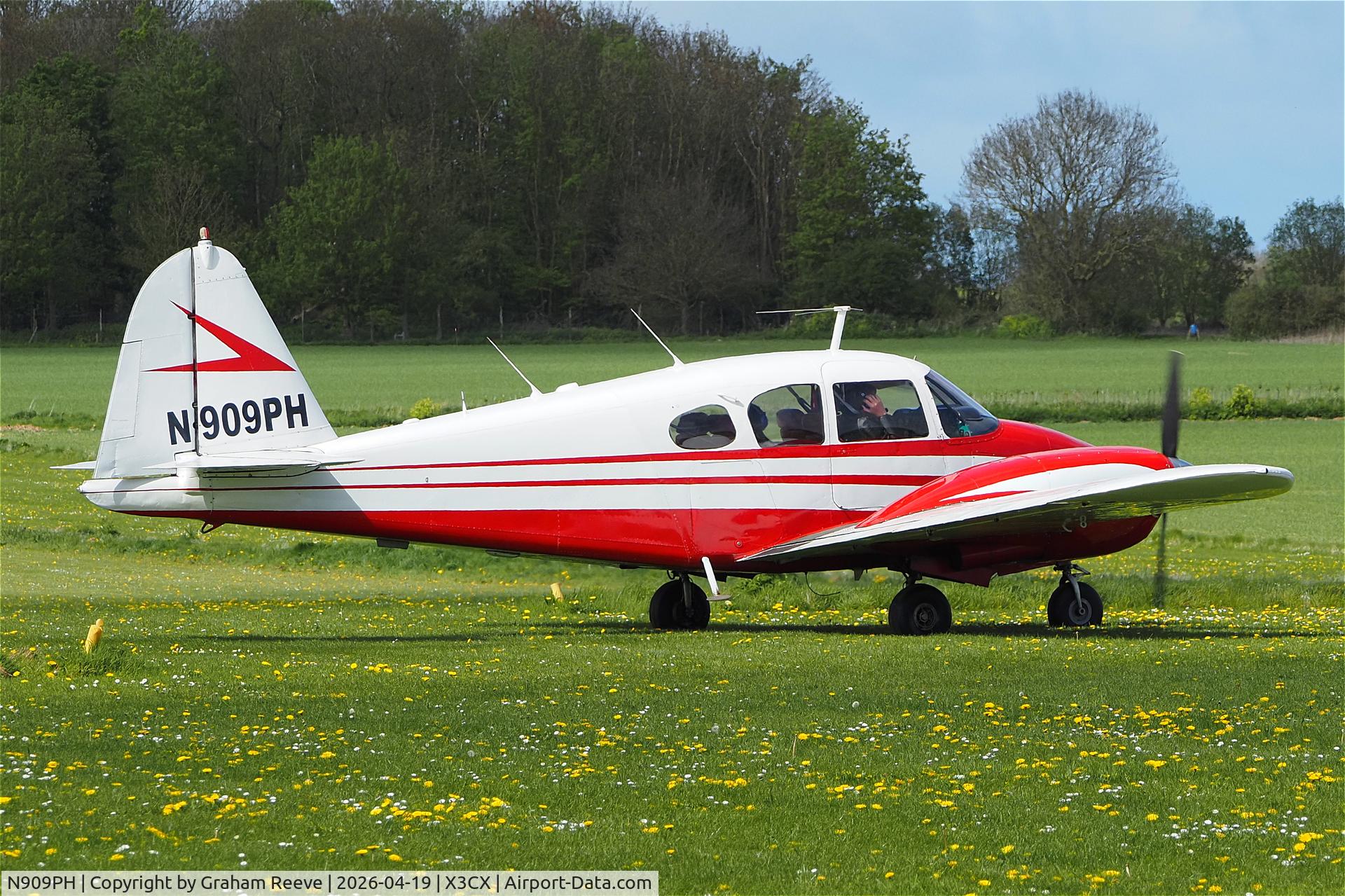 N909PH, Piper PA-23-160 Apache C/N 23-1800, Departing from Northrepps.