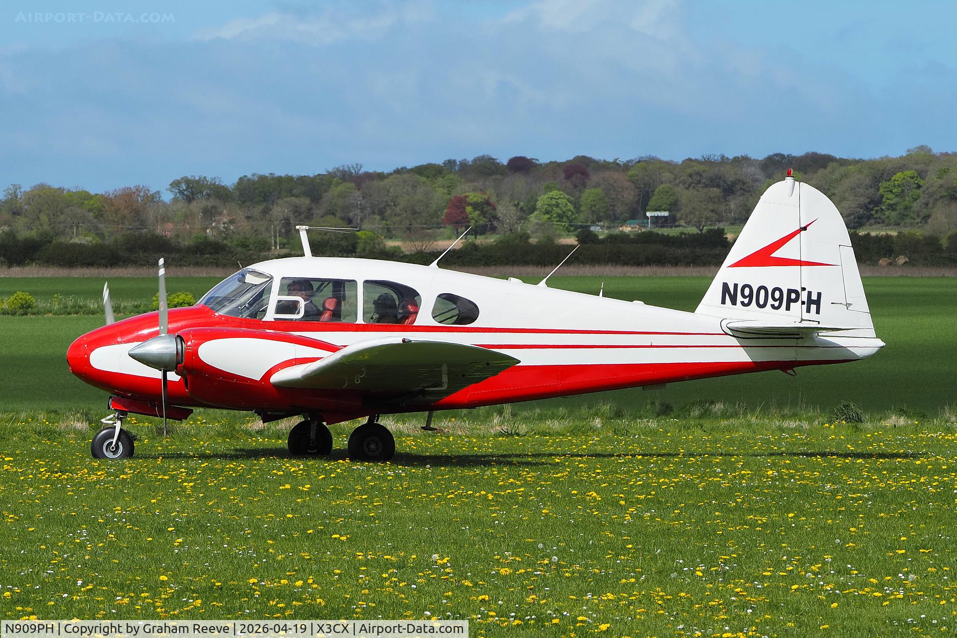 N909PH, Piper PA-23-160 Apache C/N 23-1800, Departing from Northrepps.
