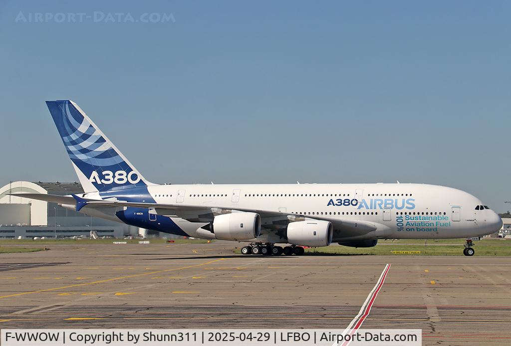F-WWOW, 2005 Airbus A380-841 C/N 001, Taxiing for exercices... new titles under cockpit...