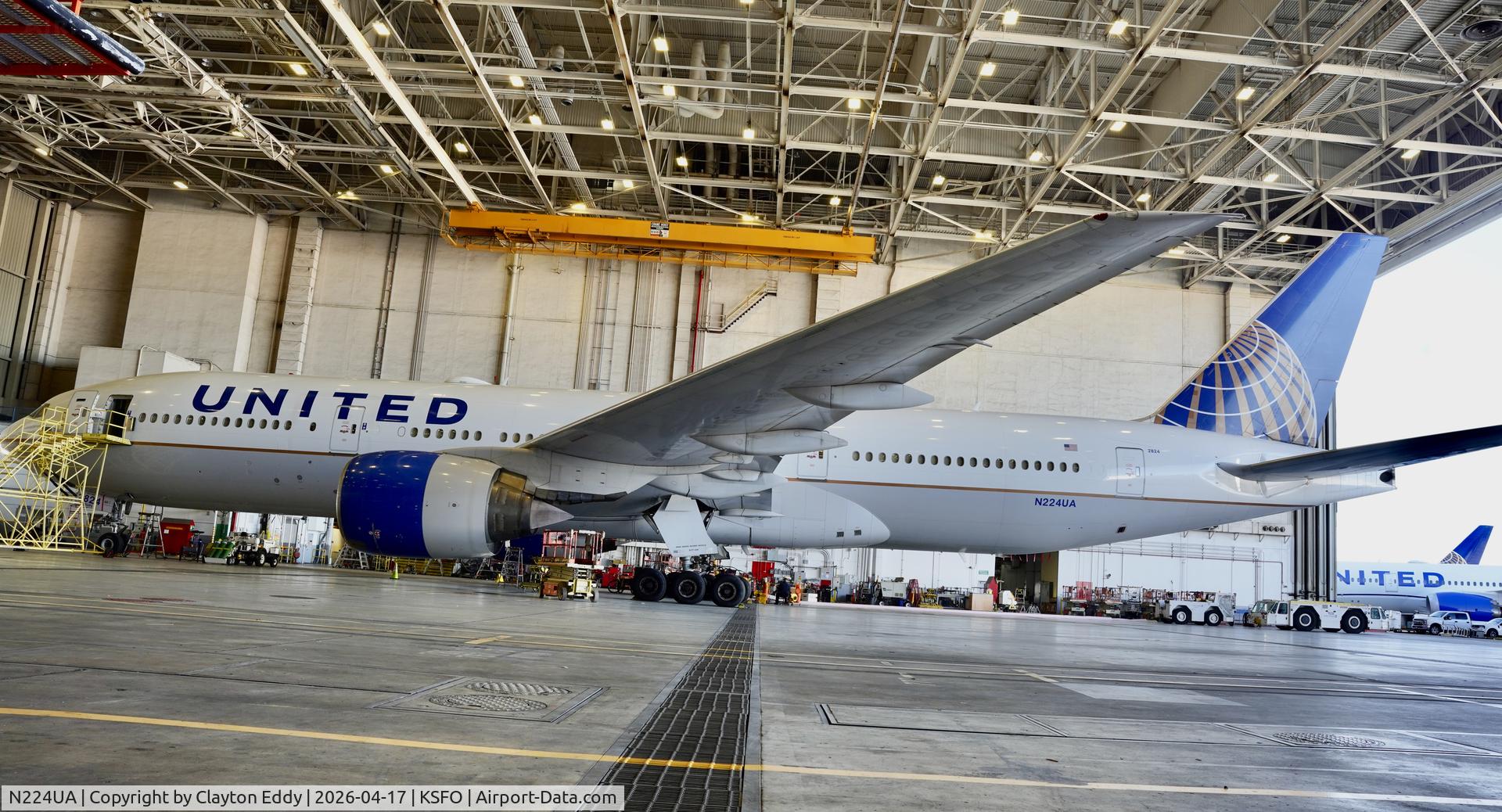 N224UA, 2001 Boeing 777-222 C/N 30225, SFO 2026