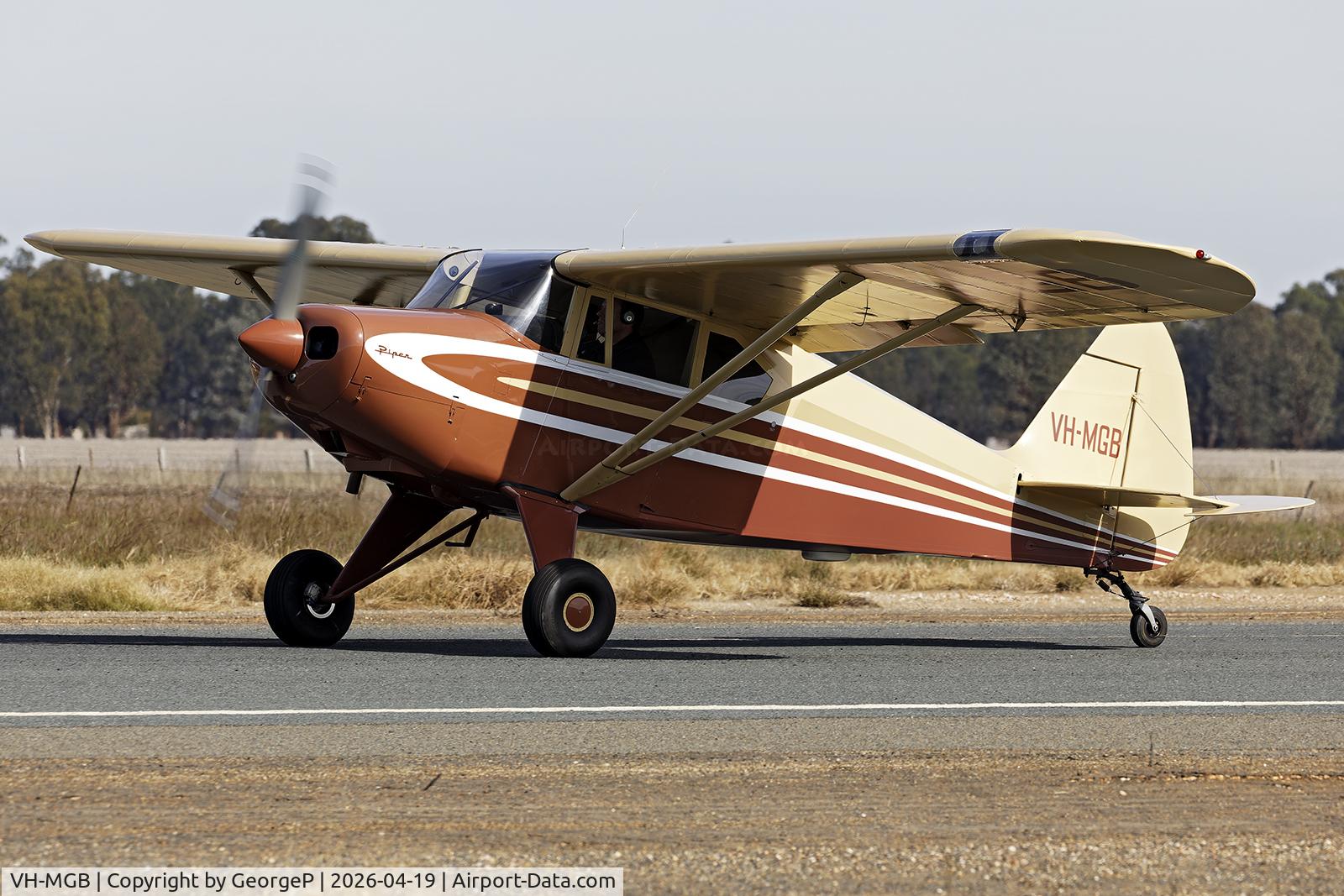 VH-MGB, 1959 Piper PA-22-150 Tri-Pacer C/N 22-6867, Antique Aeroplane Assn of Australia National Fly-in.