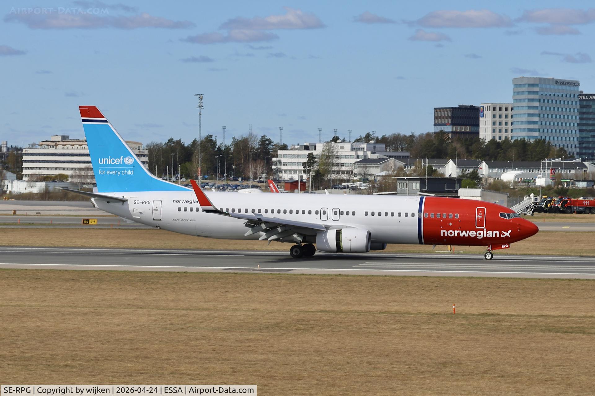 SE-RPG, 2016 Boeing 737-8JP C/N 42077, Twy W