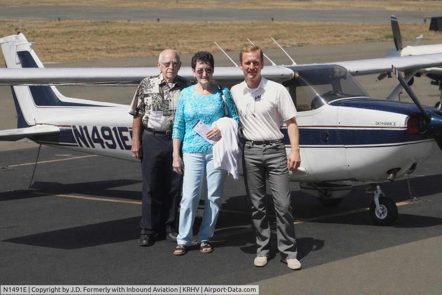 N1491E, 1978 Cessna 172N C/N 17271021, Pilot Keith with Roy and Millie at KRHV Reid-Hillview Airport posing with Cessna N1491E