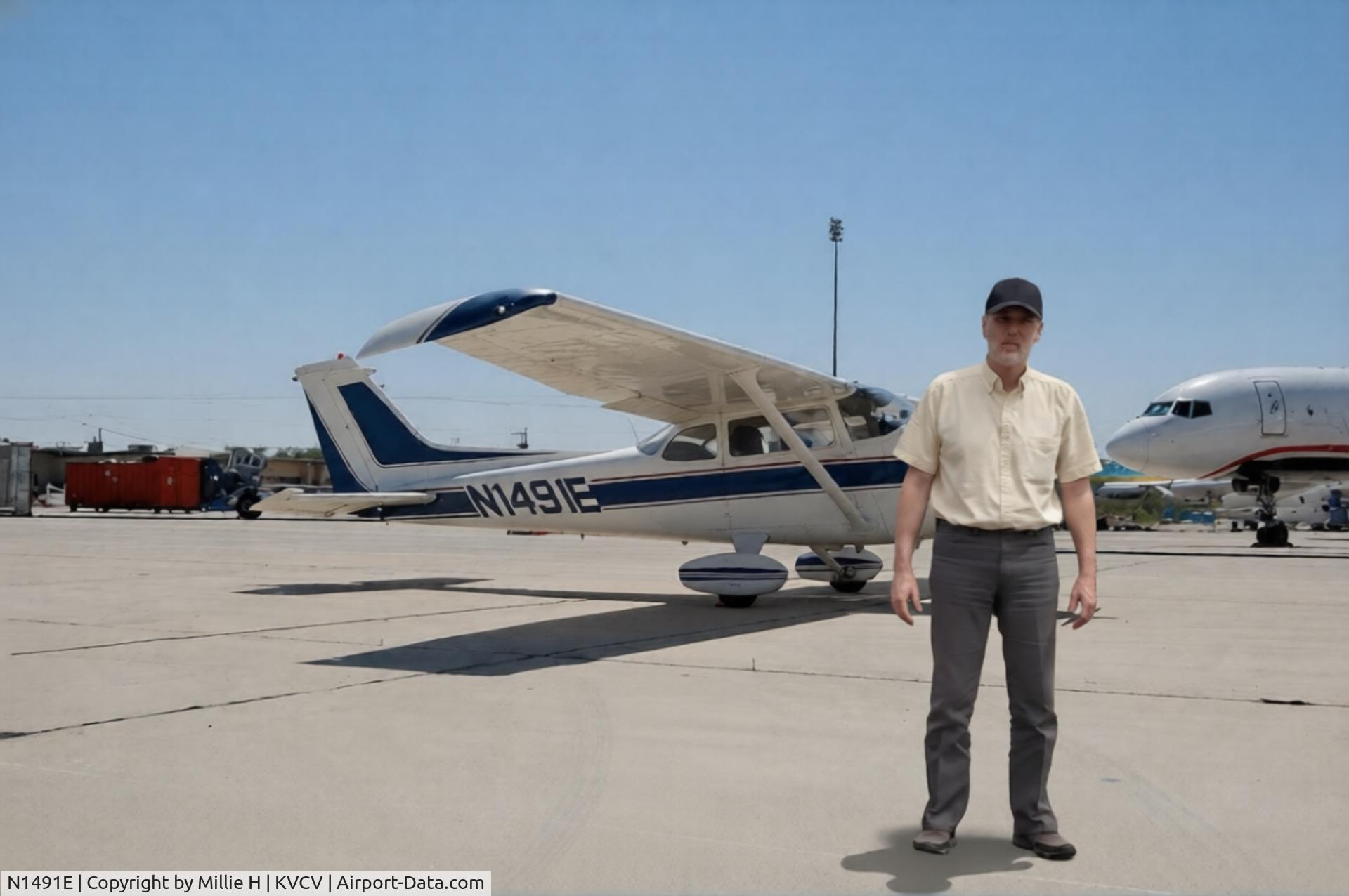 N1491E, 1978 Cessna 172N C/N 17271021, Pilot Keith and Cessna N1491E at KVCV Airport in Victorville CA