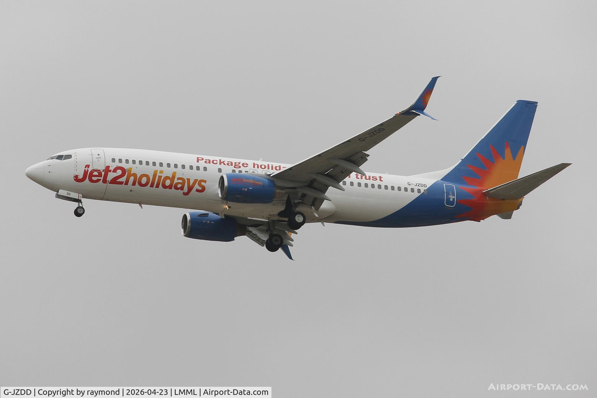 G-JZDD, 2010 Boeing 737-8JP C/N 40866, Boeing 737-8JP of Jet2Com reg G-JZDD landing in Malta RW13.