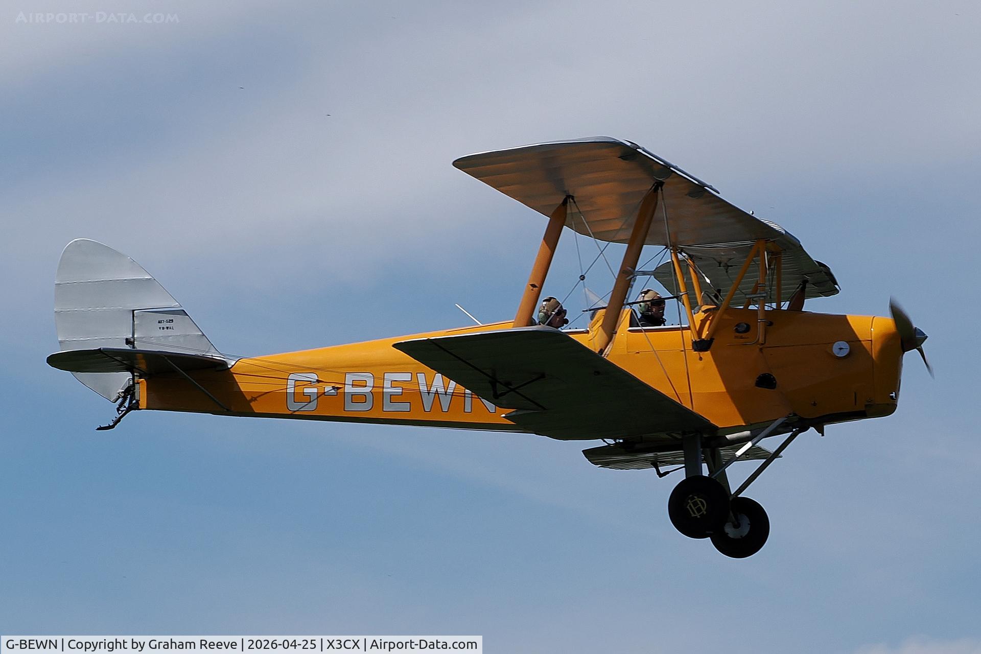 G-BEWN, 1941 De Havilland Australia DH-82A Tiger Moth C/N DHA952, Landing at Northrepps.