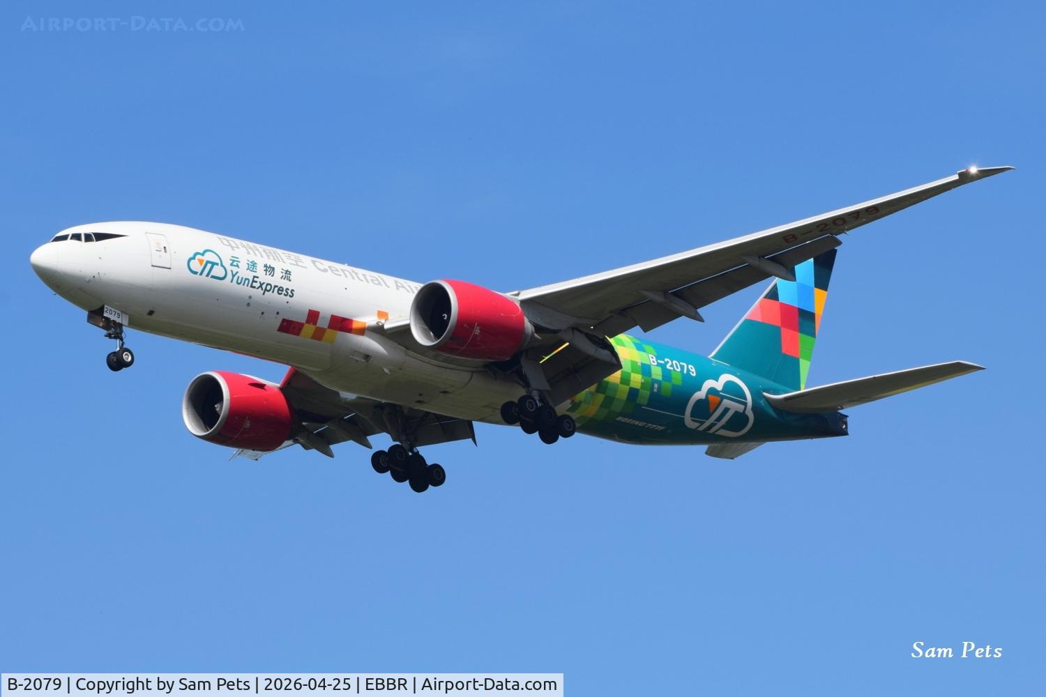 B-2079, 2010 Boeing 777-F6N C/N 37715, YunExpress / Central Airlines B777 landing at Brussels Airport.