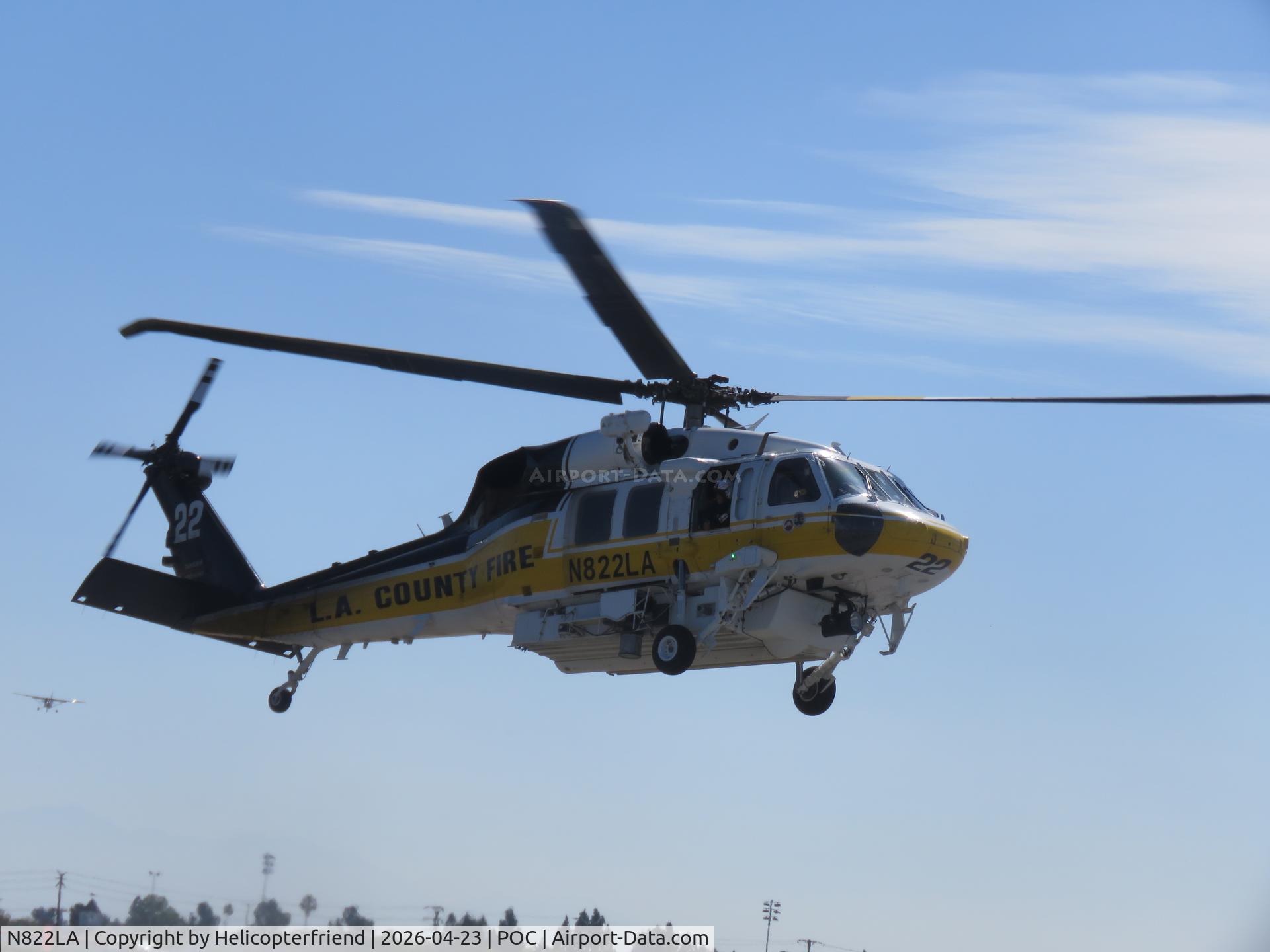 N822LA, 2017 Sikorsky S-701-09 (Firehawk) C/N 704024, Turning into helipad
