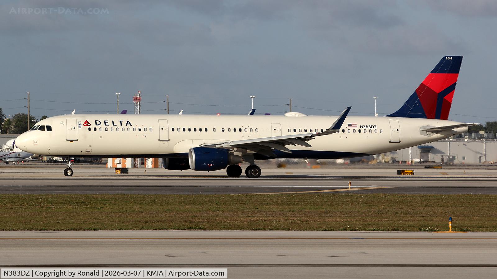 N383DZ, 2019 Airbus A321-211 C/N 8916, at mia