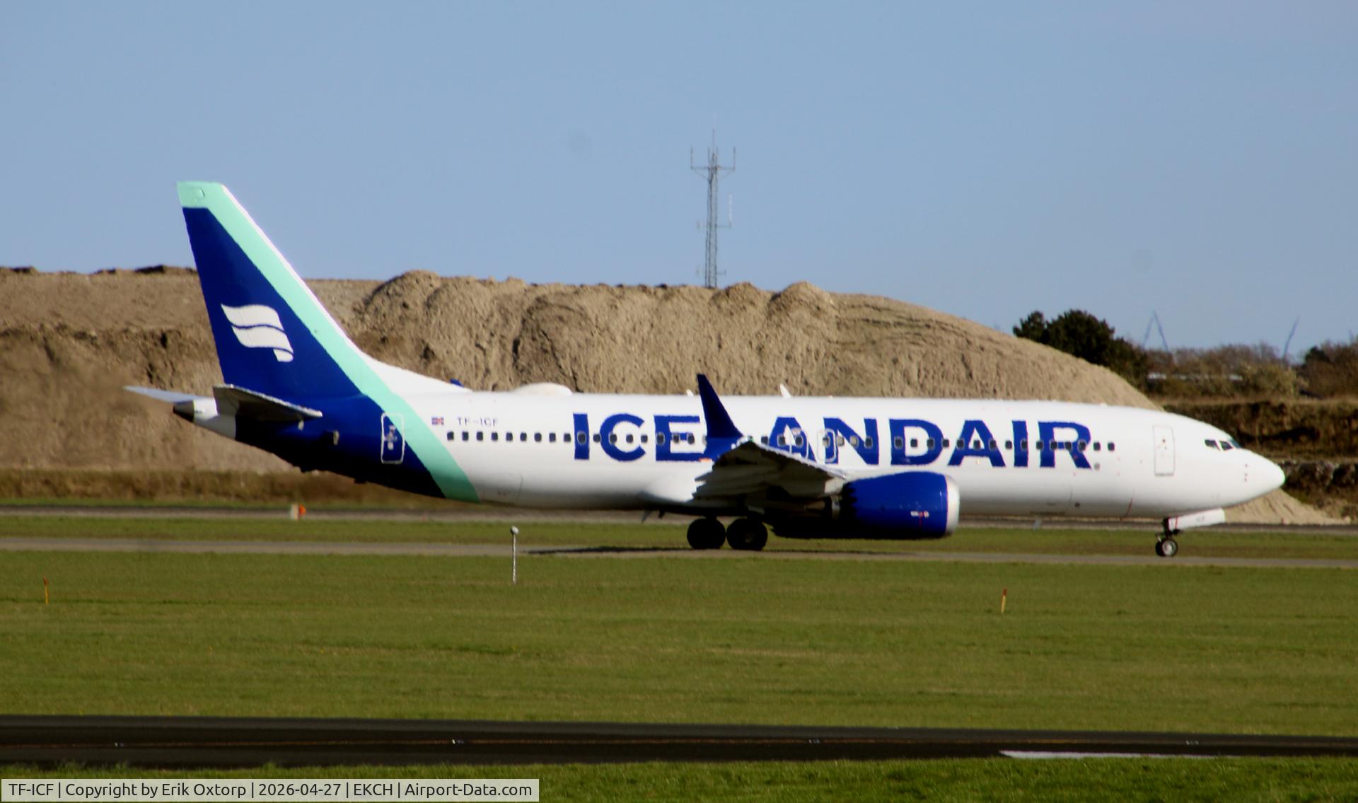 TF-ICF, 2018 Boeing 737-8 C/N 42834, TF-ICF taxi for takeoff rw 04R