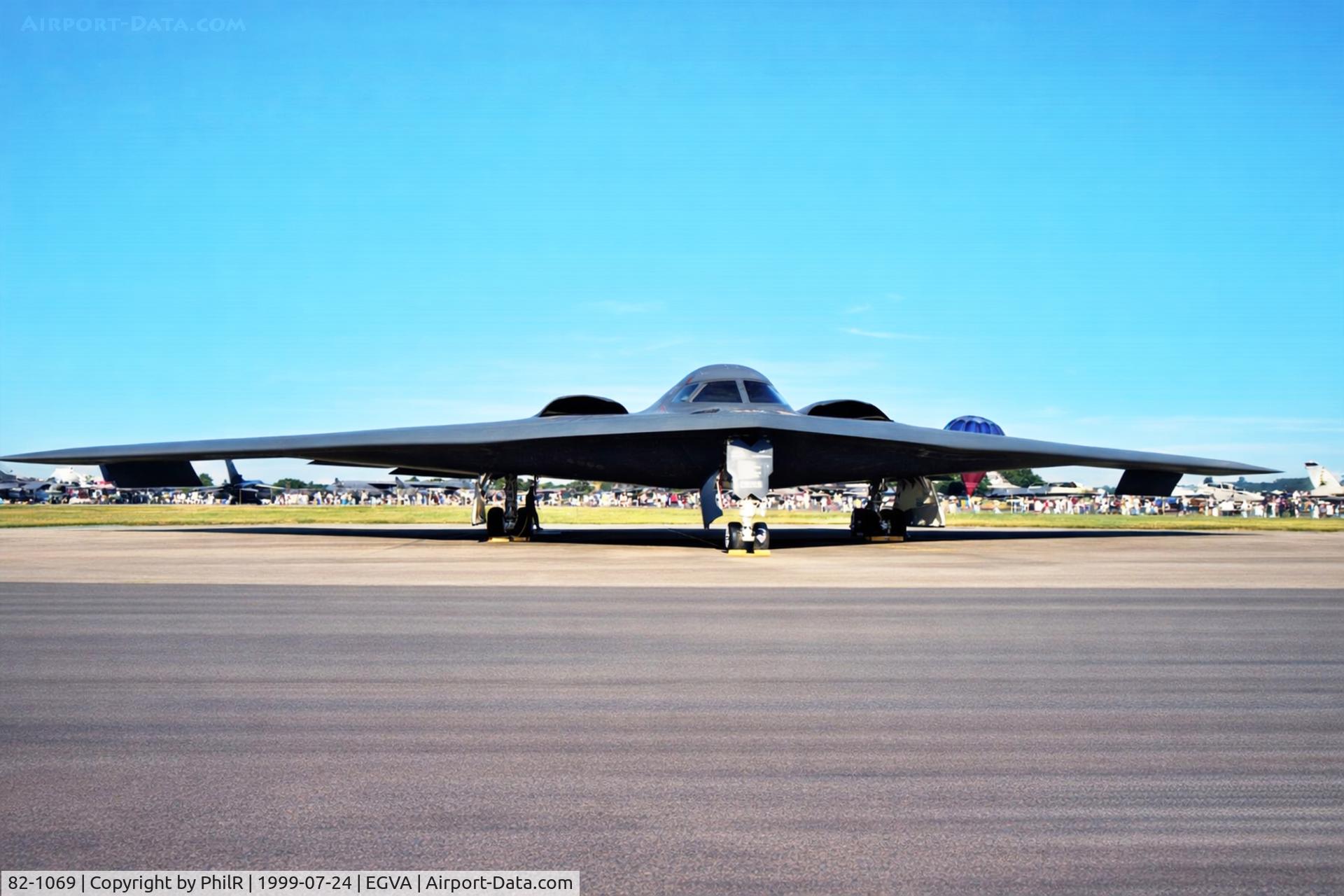 82-1069, 1982 Northrop Grumman B-2A Spirit C/N 1004/AV-4, 82-1069 Northrop Grumman B-2A Spirit of Indiana USAF RIAT Fairford 24.07.99