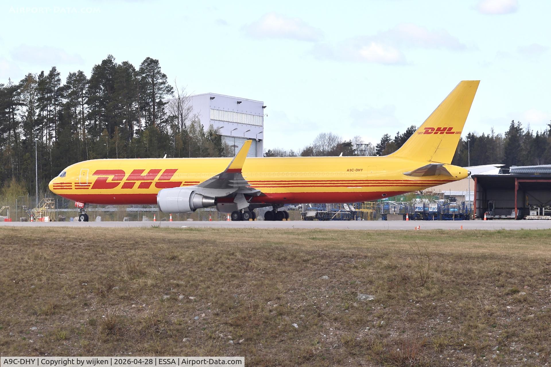 A9C-DHY, 2003 Boeing 767-323 C/N 33088, Ramp R