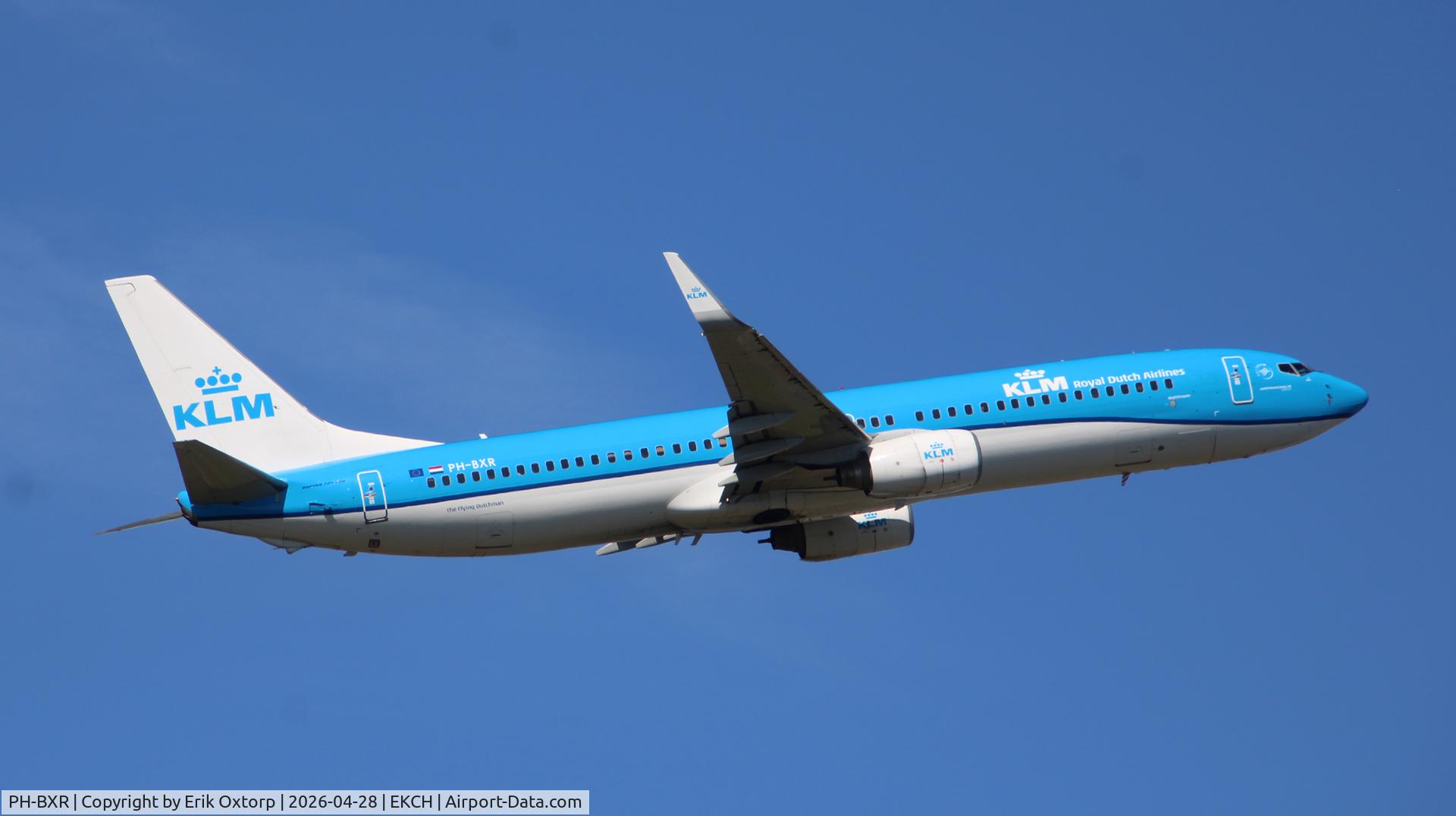 PH-BXR, 2001 Boeing 737-9K2 C/N 29601, PH-BXR takeoff rw 04R