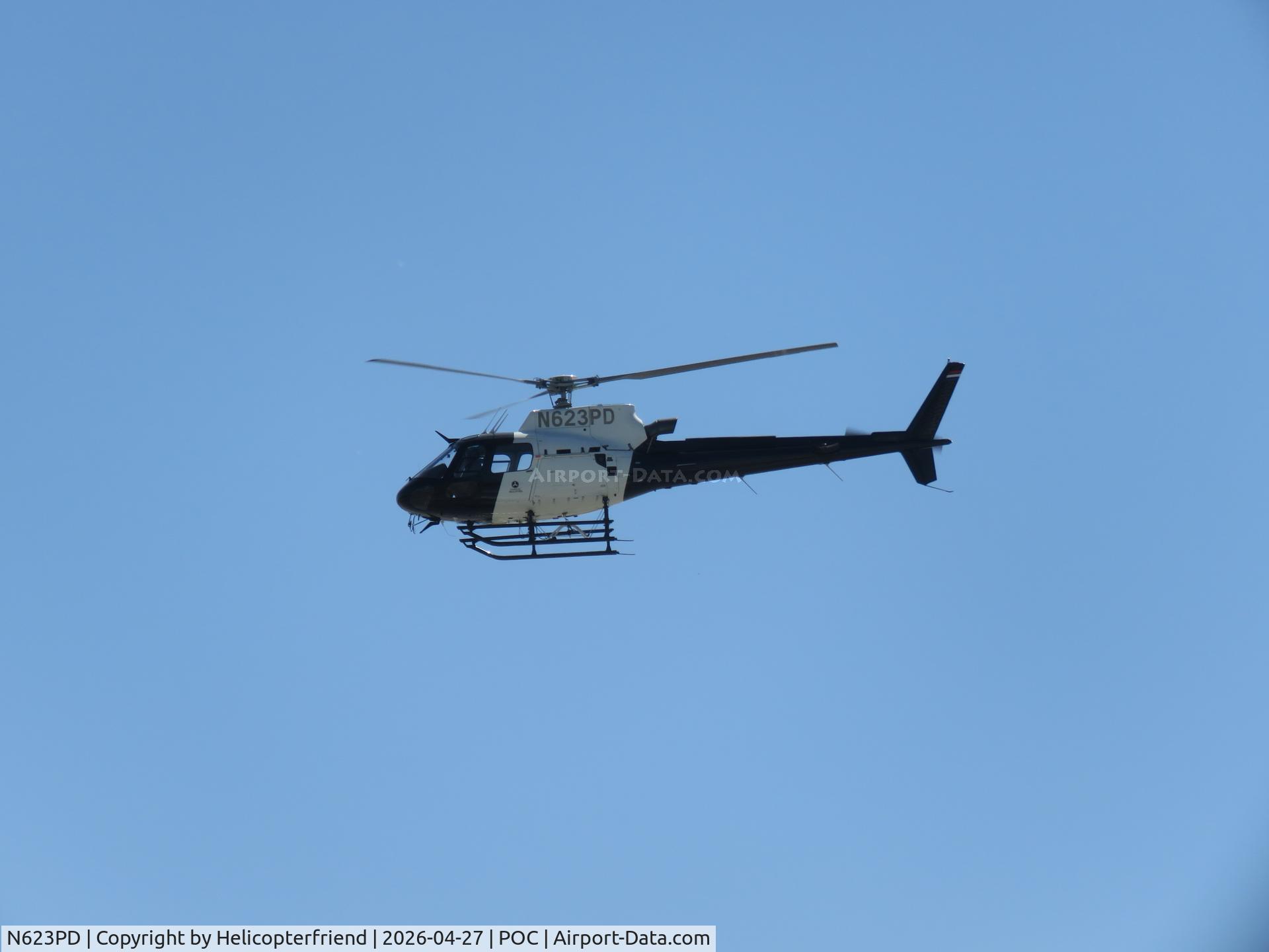 N623PD, 2014 Airbus Helicopters AS-350B-3 Ecureuil C/N 7894, Lifting off from the hanger