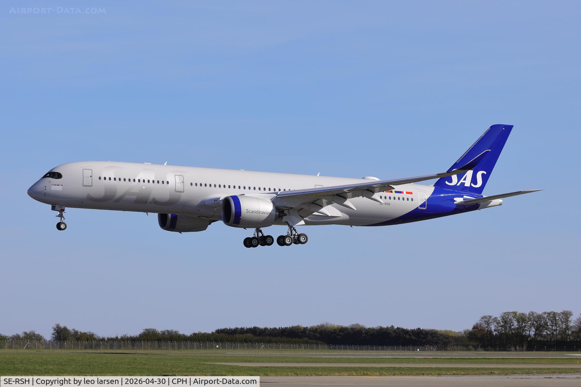 SE-RSH, 2026 Airbus A350-941 C/N 782, Copenhagen 30.4.2016 on delivery flight