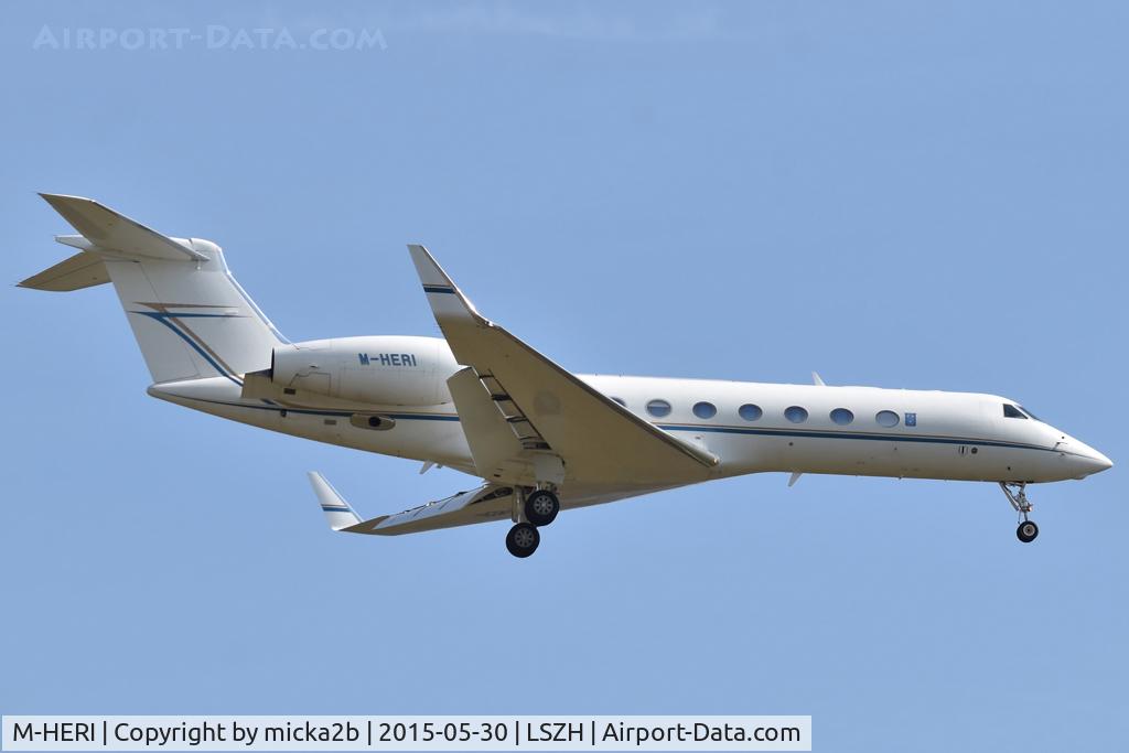 M-HERI, 2009 Gulfstream Aerospace GV-SP (G550) C/N 5240, Landing