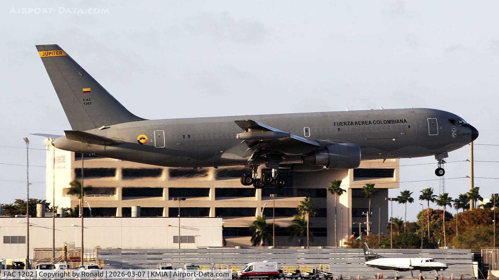 FAC 1202, 1988 Boeing 767-2J6/ER MMTT C/N 24157, at mia