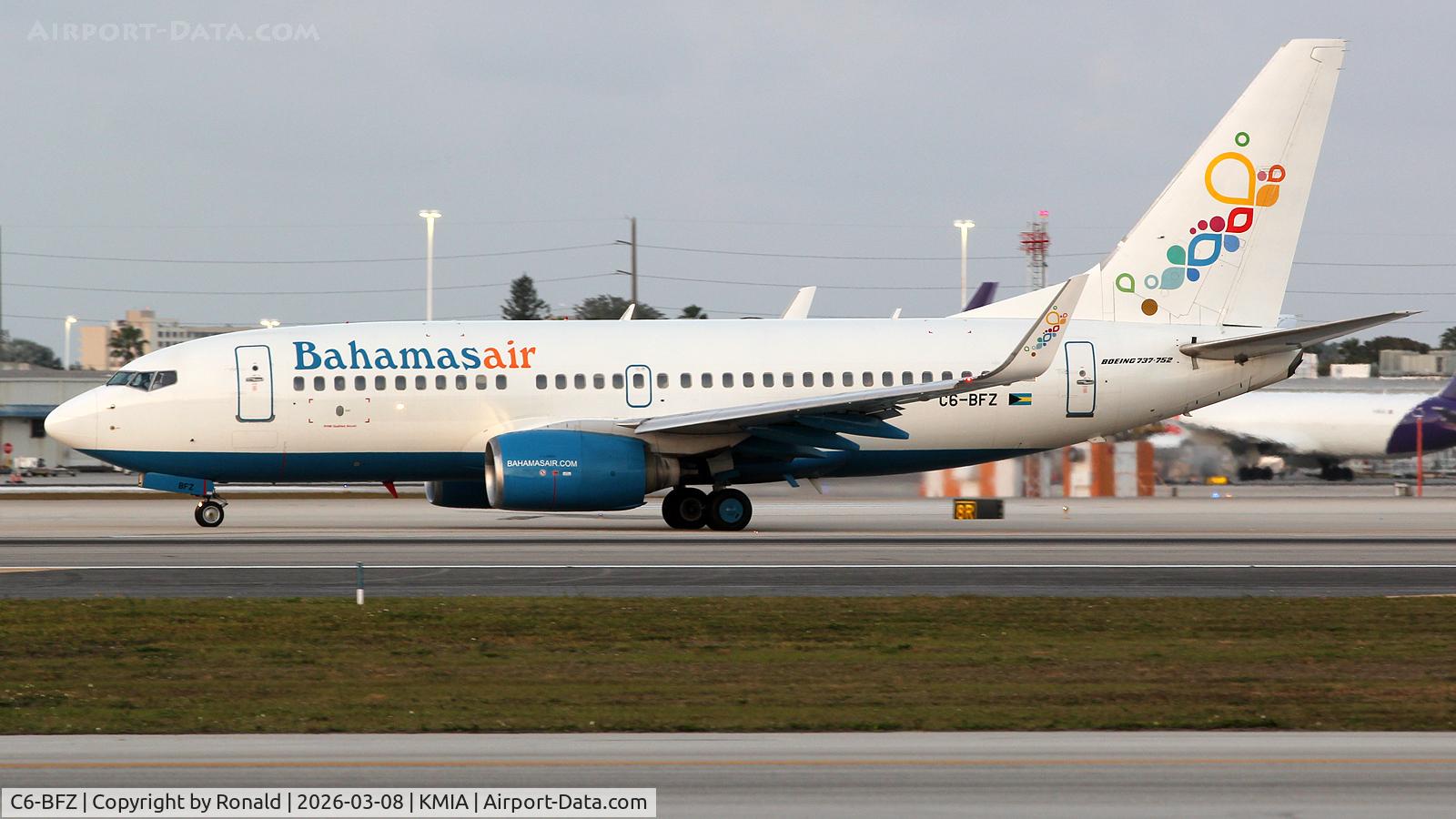 C6-BFZ, 2004 Boeing 737-752 C/N 30038, at mia
