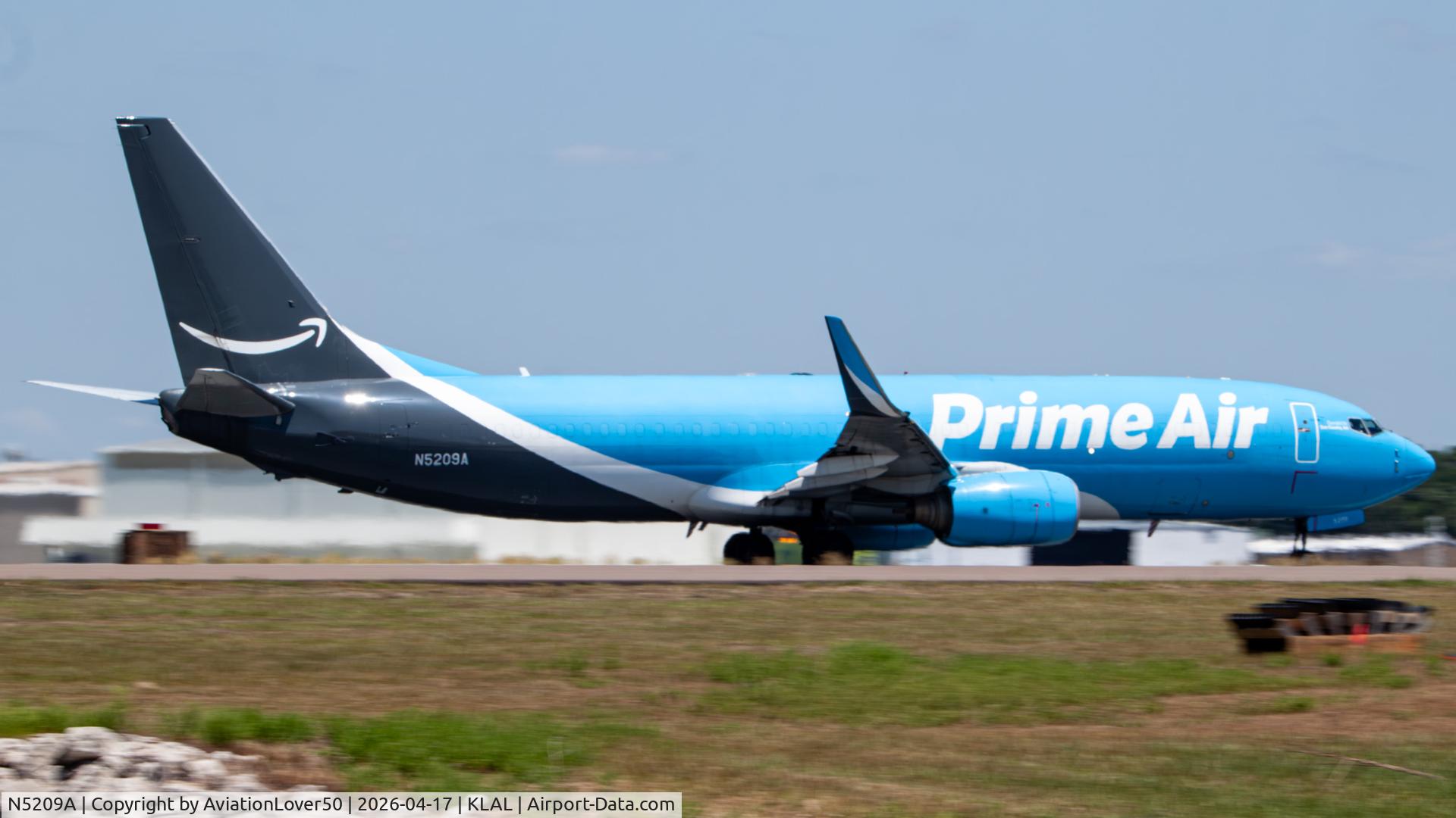 N5209A, 2001 Boeing 737-83N C/N 32579, Amazon 738F