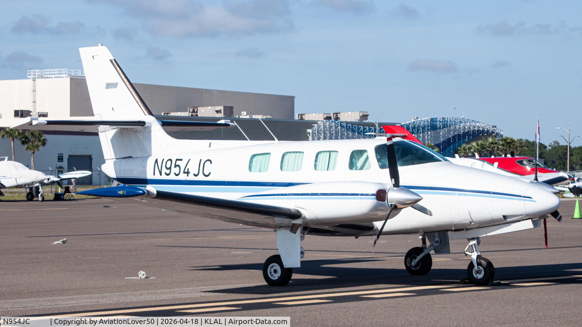 N954JC, 2013 Bombardier BD-700-1A10 Global 6000 C/N 9548, T303