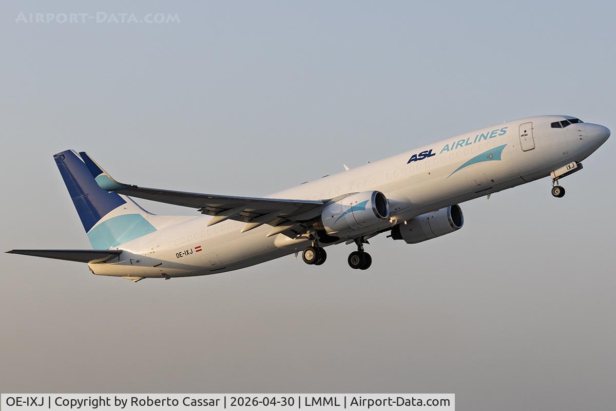 OE-IXJ, 2005 Boeing 737-86N C/N 32655, Runway 13